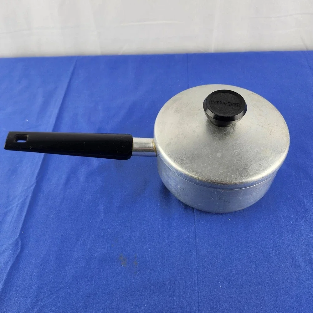 WEAR-EVER 1 Qt‎ Sauce Pan And Lid Made in the USA Vintage